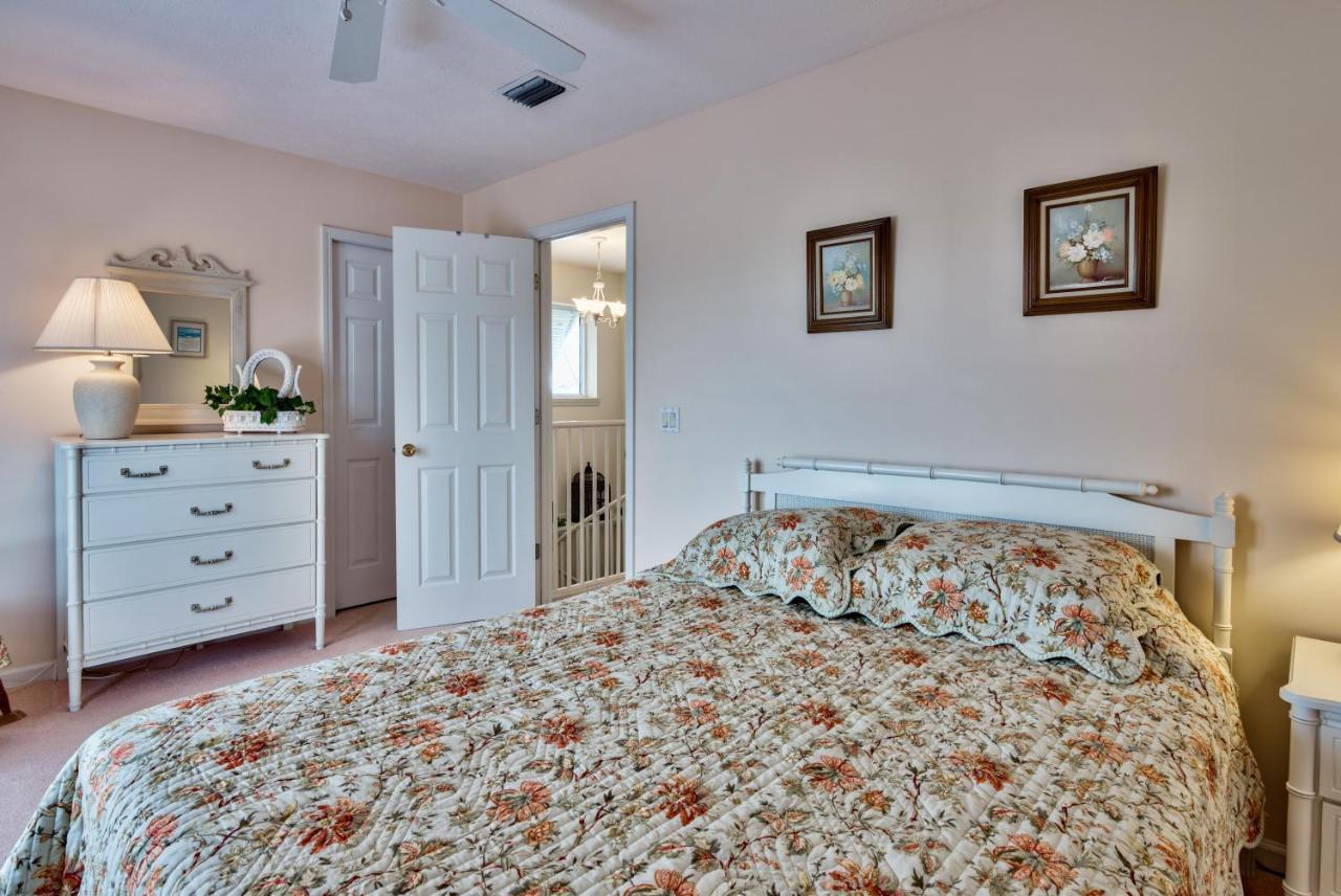 Holiday home Lifes A Beach! Beautiful Private Beachfront Home! Tons Of Space! 2 Greatrooms!