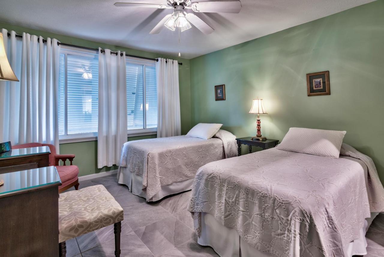 Lifes A Beach! Beautiful Private Beachfront Home! Tons Of Space! 2 Greatrooms! *