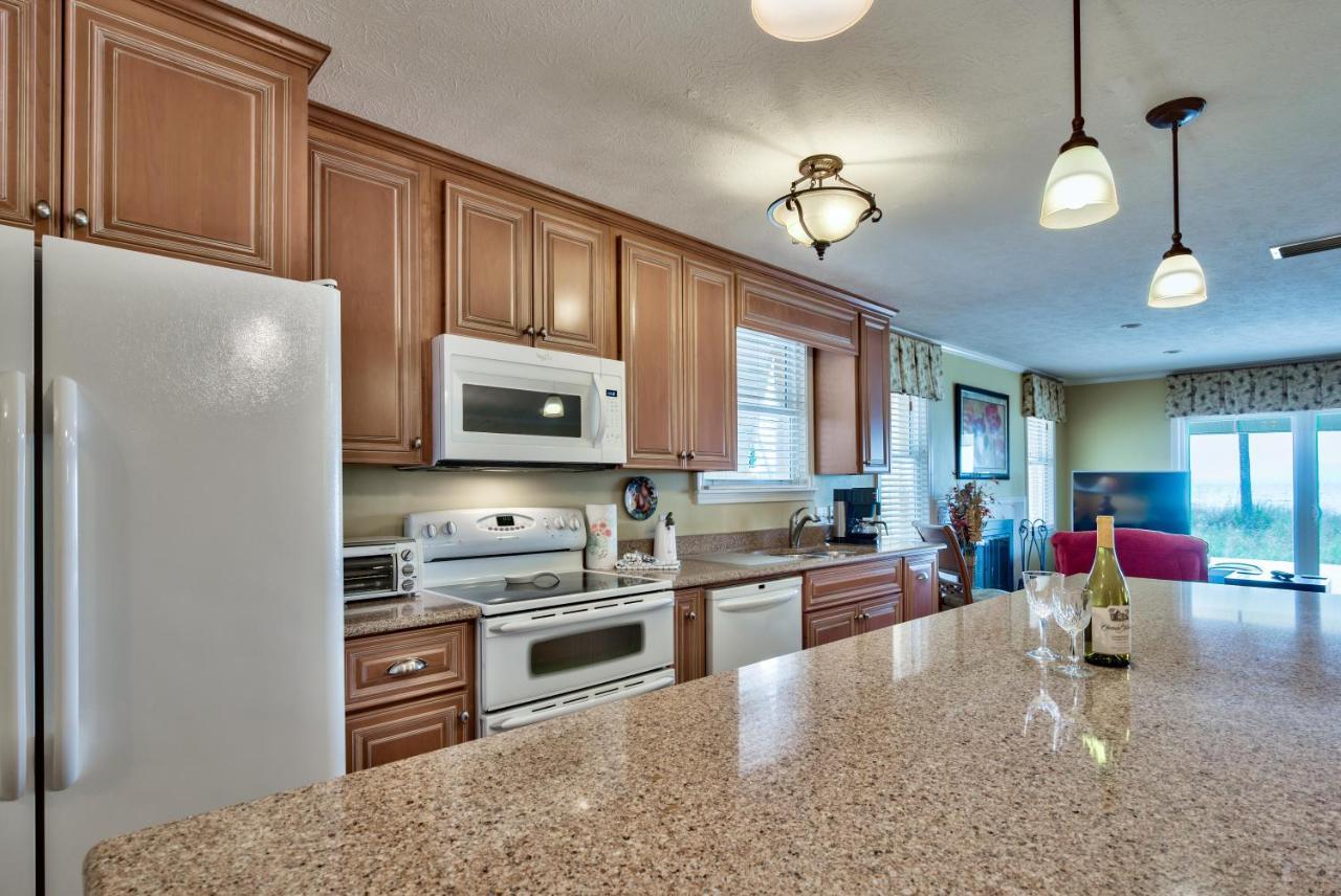 Lifes A Beach! Beautiful Private Beachfront Home! Tons Of Space! 2 Greatrooms! Holiday home
