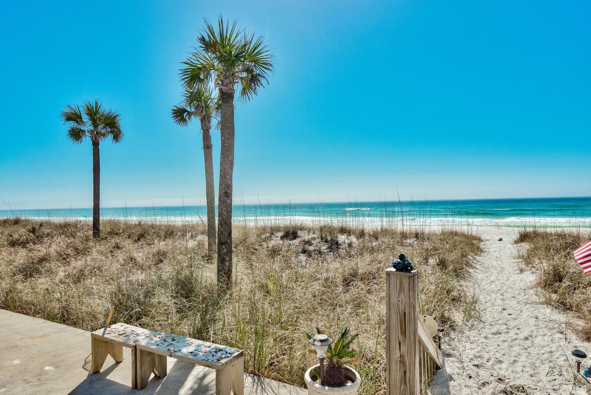 Lifes A Beach! Beautiful Private Beachfront Home! Tons Of Space! 2 Greatrooms! Holiday home