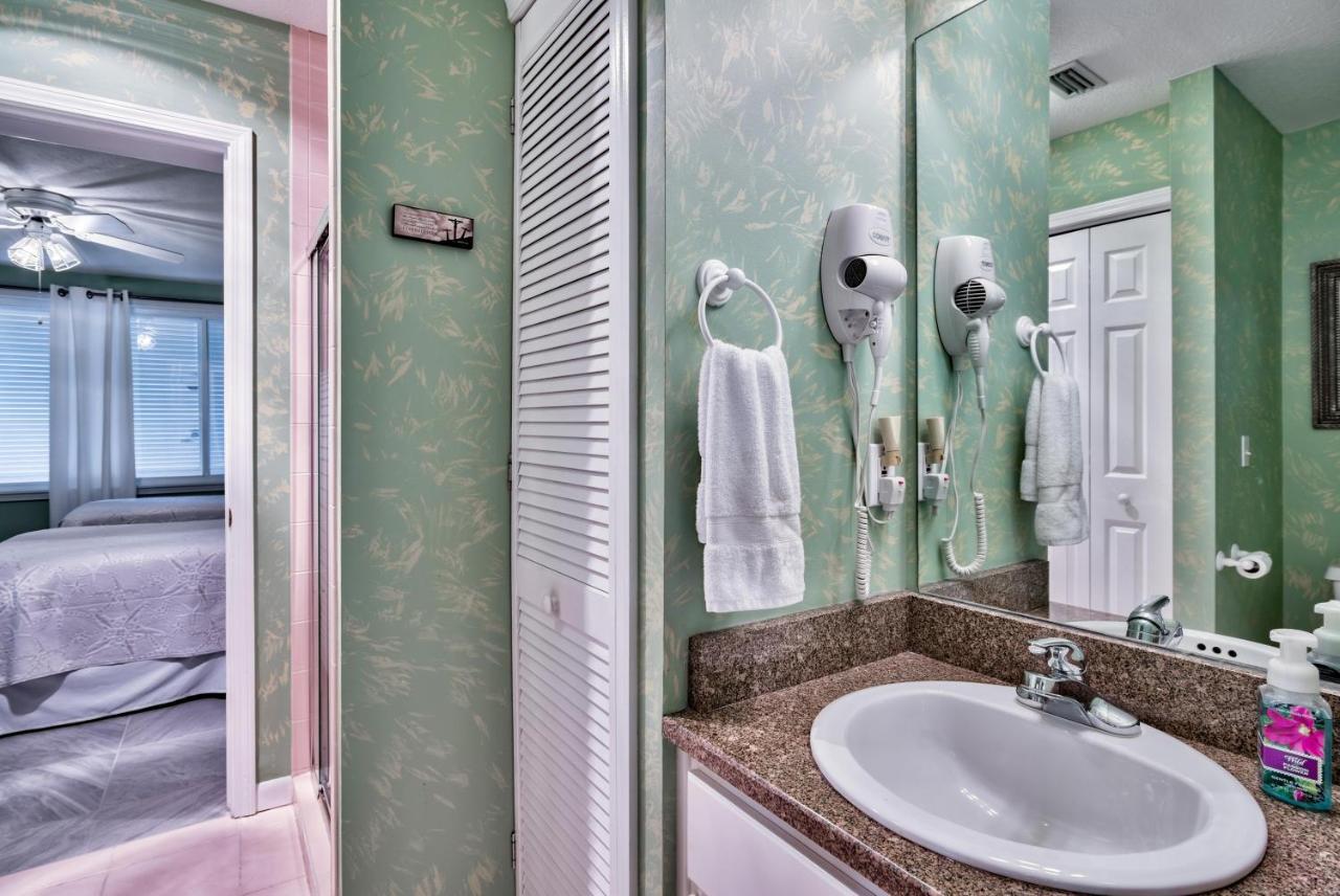 Holiday home Lifes A Beach! Beautiful Private Beachfront Home! Tons Of Space! 2 Greatrooms! Panama City Beach