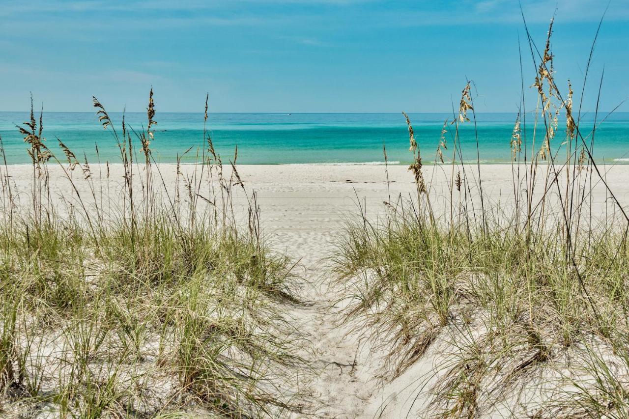 Lifes A Beach! Beautiful Private Beachfront Home! Tons Of Space! 2 Greatrooms! *