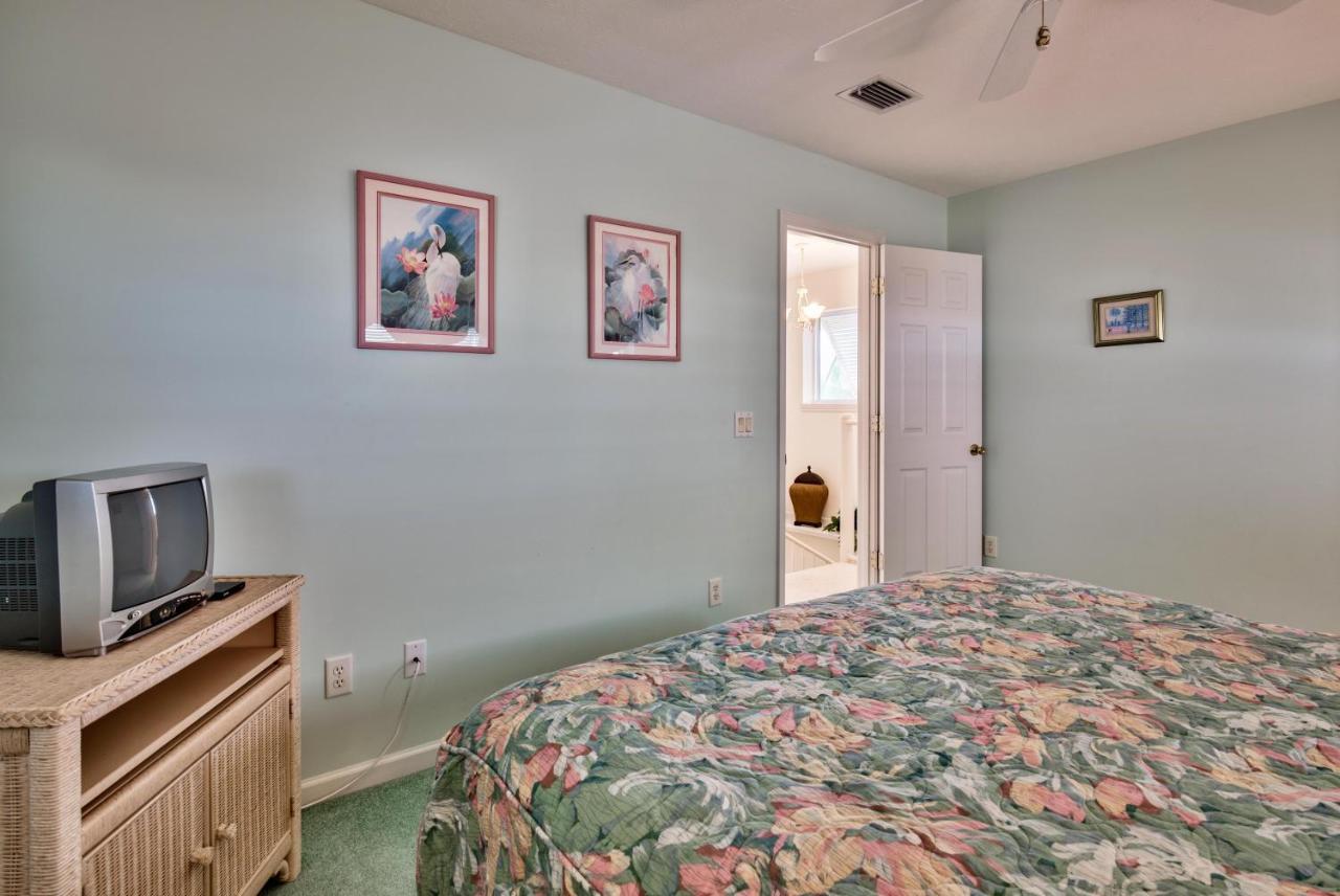 Holiday home Lifes A Beach! Beautiful Private Beachfront Home! Tons Of Space! 2 Greatrooms!