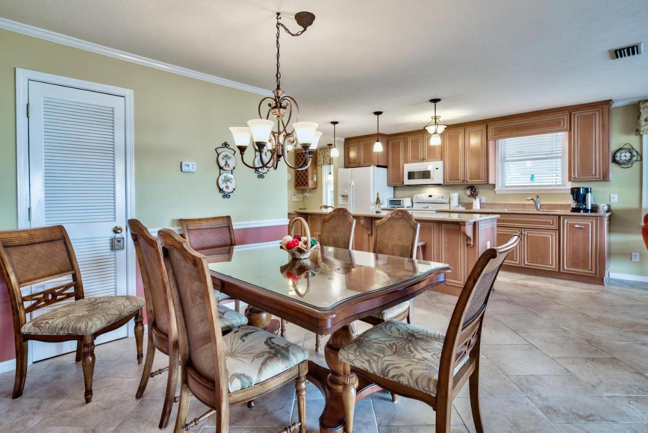 Lifes A Beach! Beautiful Private Beachfront Home! Tons Of Space! 2 Greatrooms! Holiday home *