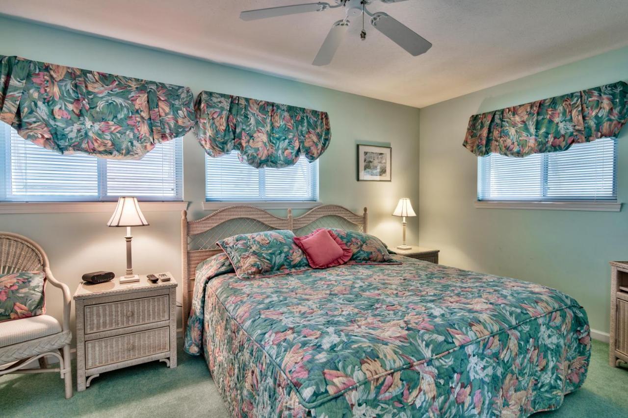 Holiday home Lifes A Beach! Beautiful Private Beachfront Home! Tons Of Space! 2 Greatrooms! Panama City Beach