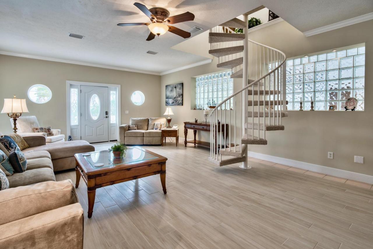 Lifes A Beach! Beautiful Private Beachfront Home! Tons Of Space! 2 Greatrooms!