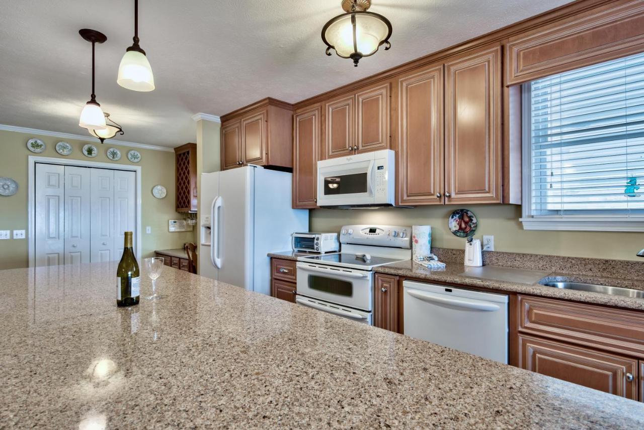 Lifes A Beach! Beautiful Private Beachfront Home! Tons Of Space! 2 Greatrooms!